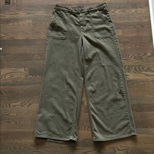 American Eagle | Super High Rise Baggy Wide Leg Olive Green Pants | 10 Short
